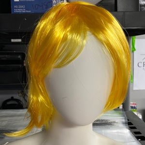 🍀 women Yellow short hair wig